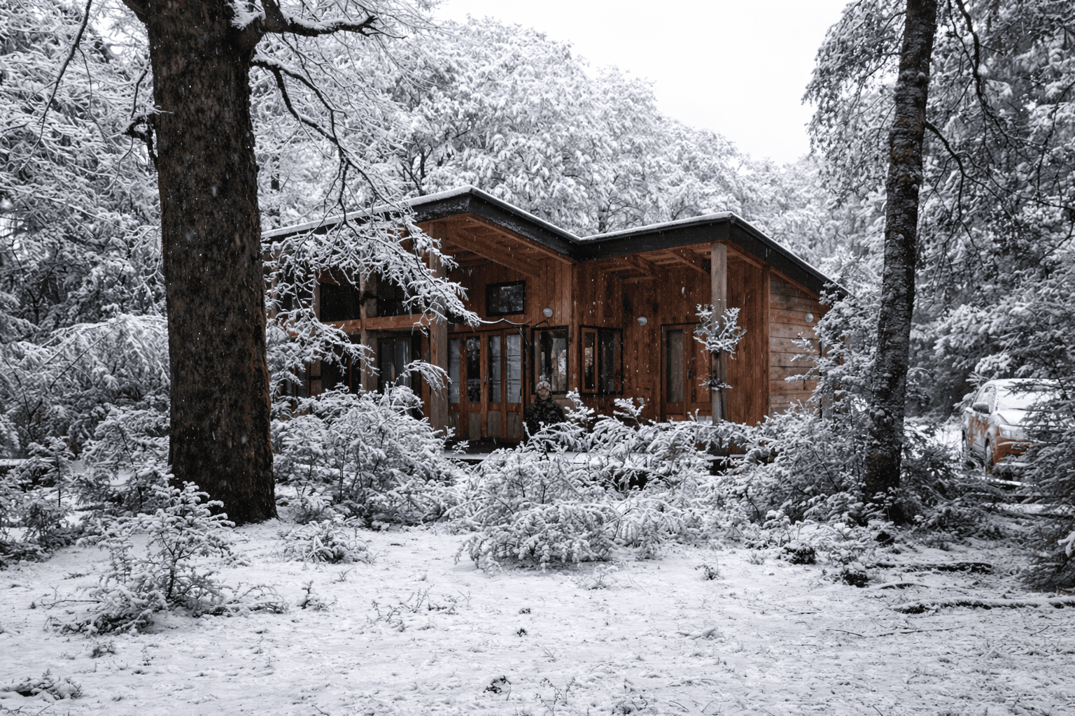 El Sendero cabin exterior surrounded by pine trees